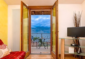 Holiday Apartment with Wi-Fi, Air Conditioning, Pool and Garden; Garage available; Pets allowed