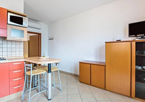 Holiday Apartment with Wi-Fi, Air Conditioning, Pool and Garden; Garage Available; Pets Allowed