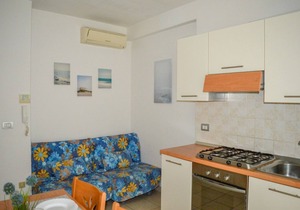 Holiday Rendez Vous 29 - Second floor apartment with side sea view
