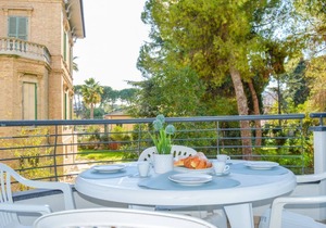 Holiday Rendez Vous 40 - Third floor apartment with side sea view