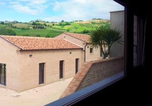 Homerez - Appartement for 4 ppl. with shared pool at Montalto delle Marche