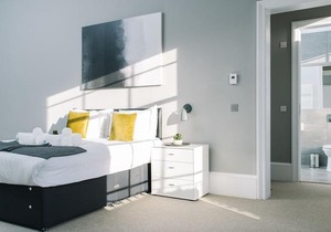 Huge 5 Georgian Apartment - Great Location