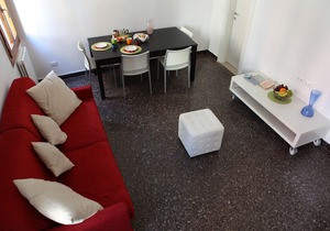 In the heart of historic Venice, newly-renovated apartment with A / C and WIFI