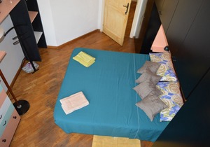 LILYROOM TWO double room with shared bathroom with Lilyroom ONE