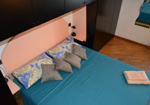LILYROOM TWO double room with shared bathroom with Lilyroom ONE