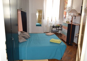 LILYROOM TWO double room with shared bathroom with Lilyroom ONE