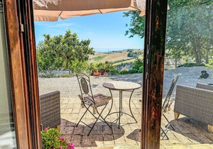 Lovely apartment in villa with pool, A/C, hot tub, WIFI, TV, patio, pets allowed and panoramic v.