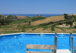 Lovely apartment in villa with pool, A/C, hot tub, WIFI, TV, patio, pets allowed and panoramic v.