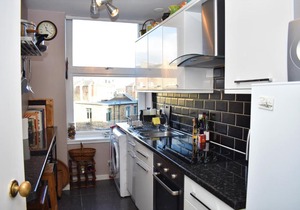 Lovely traditional 1BR, 10 minutes to Princes St.