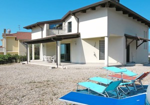Lucio with 5 bedrooms and 3 bathrooms