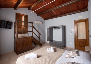 Maniace apartment