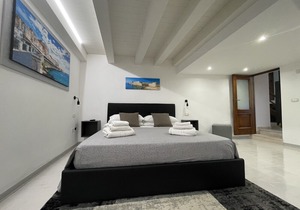 Maniace apartment