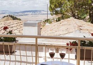 Miramonte Holiday