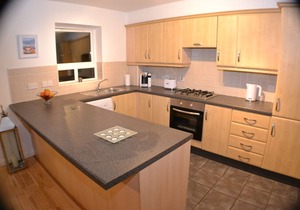 MODERN 3 BED 2 Bathroom FAMILY APARTMENT CITY VIEWS 98 m2 FREE PARKING & WIFI
