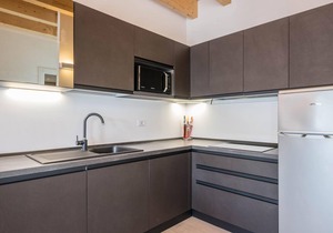 Modern Holiday Apartment with Wi-Fi, Air Conditioning, Pool, Lake View & Balcony; Garage Available, Pets Allowed