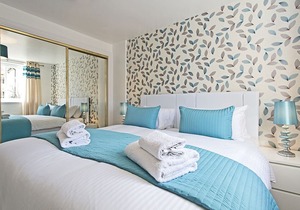 MODERN, SPECIOUS, CENTRAL LOCATION, 3 BEDROOMS , 2 BATHROOMS , FREE CAR PAR