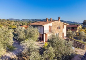 Nice apartment in villa for 6 people with pool, WIFI, TV, terrace, pets allowed and panoramic view