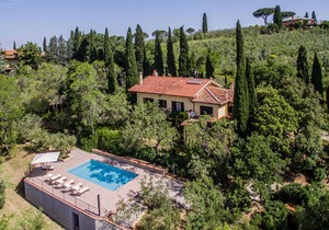 Panoramic-view Villa in Tuscany with Private Swimming Pool