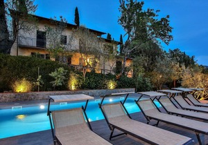 Panoramic-view Villa in Tuscany with Private Swimming Pool