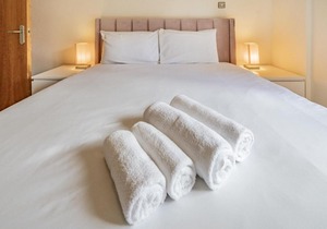 Pass the Keys Amazing City Centre Apt w Balcony Free Parking
