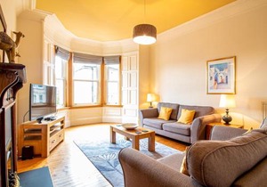 Pass the Keys Beautiful and Bright Georgian Style Morningside Apartment