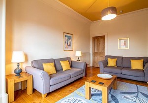 Pass the Keys Beautiful and Bright Georgian Style Morningside Apartment