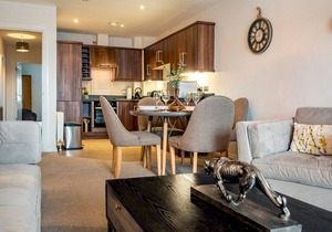 Pass the Keys | Stunning 2BR with Balcony Views in Cathedral Quarter