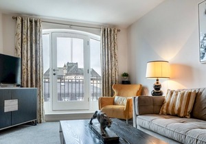 Pass the Keys | Stunning 2BR with Balcony Views in Cathedral Quarter