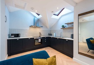 Quiet, central 2 bedroom Royal Mile gem