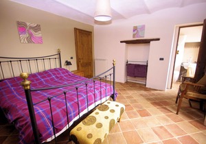 Rancale-Beautiful and Imposing Stone Farmhouse with Pool in Quiet Valley Setting
