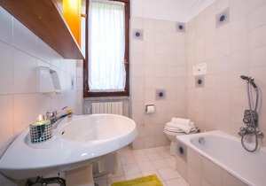 Sala Comacina Apartment Sleeps 3