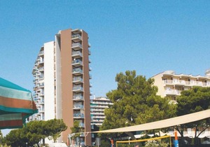 Studio seafront with sea views