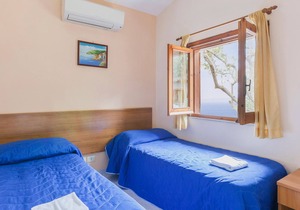 This modern bungalow belongs to a vacation home complex directly above the sea, with a unique panora
