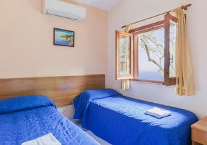 This modern bungalow belongs to a vacation home complex directly above the sea, with a unique panora