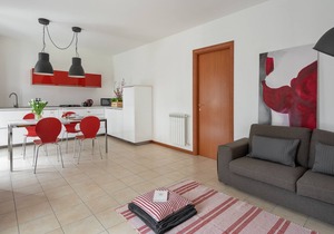 Three-room 6 bed garden small pool garage wifi Gardasee