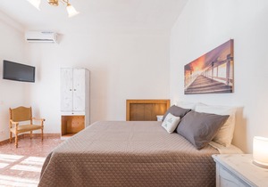 TRAVELERSHOME "2" THE RIGHT PLACE FOR YOU