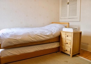 Two bedroom flat with parking in Edinburgh