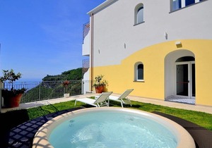 Villa Clarice D, fully refundable with voucher*: An elegant and modern studio apartment in a quiet position, located on a hillside above the sea, with Free WI-FI.