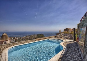 Villa Laila Grande, fully refundable with voucher*: A charming two-story villa which faces the sun and the sea, with Free WI-FI.