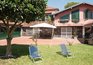 Villa with garden near the sea, with wi-fi