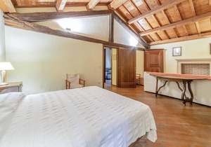 Walk in a beautiful park, along a tree-lined avenue and through an Italian garden and past a long st