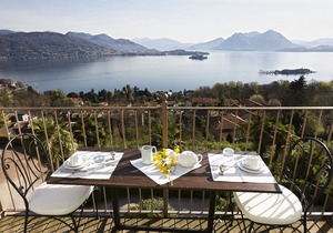 Wonderful apartment in a renowned art nouveau villa with pool and dream view
