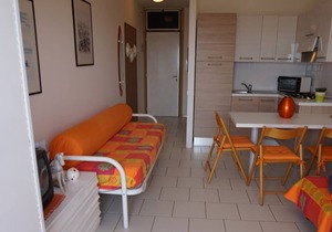 Wonderful studio with swimming pool, spacious terrace and sea view by Beahost