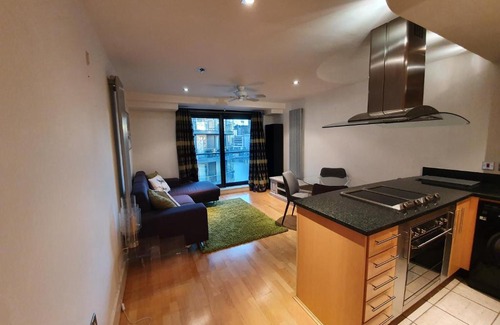 Isle of Dogs Apartment | 1 Bed Suite, Waterside, Canary Wharf