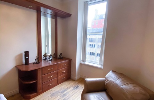 Old Town Apartment | 1 Minute From Royal Mile, Large 5 Bed Apartment