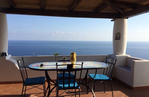 Malfa House | 100 m² House ∙ 2 bedrooms ∙ 7 guests