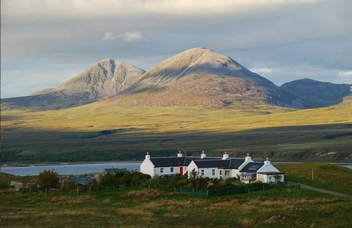 Laphroaig Cottage | 110 m² Cabin ∙ 3 bedrooms ∙ 6 guests