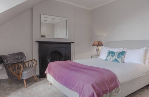 New Town Apartment | 120 m² Apartment ∙ 2 bedrooms ∙ 4 guests