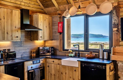 Widemouth Bay Cabin | 120 m² Cabin ∙ 2 bedrooms ∙ 4 guests