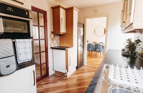 Milton Keynes House | 120 m² House ∙ 4 bedrooms ∙ 7 guests